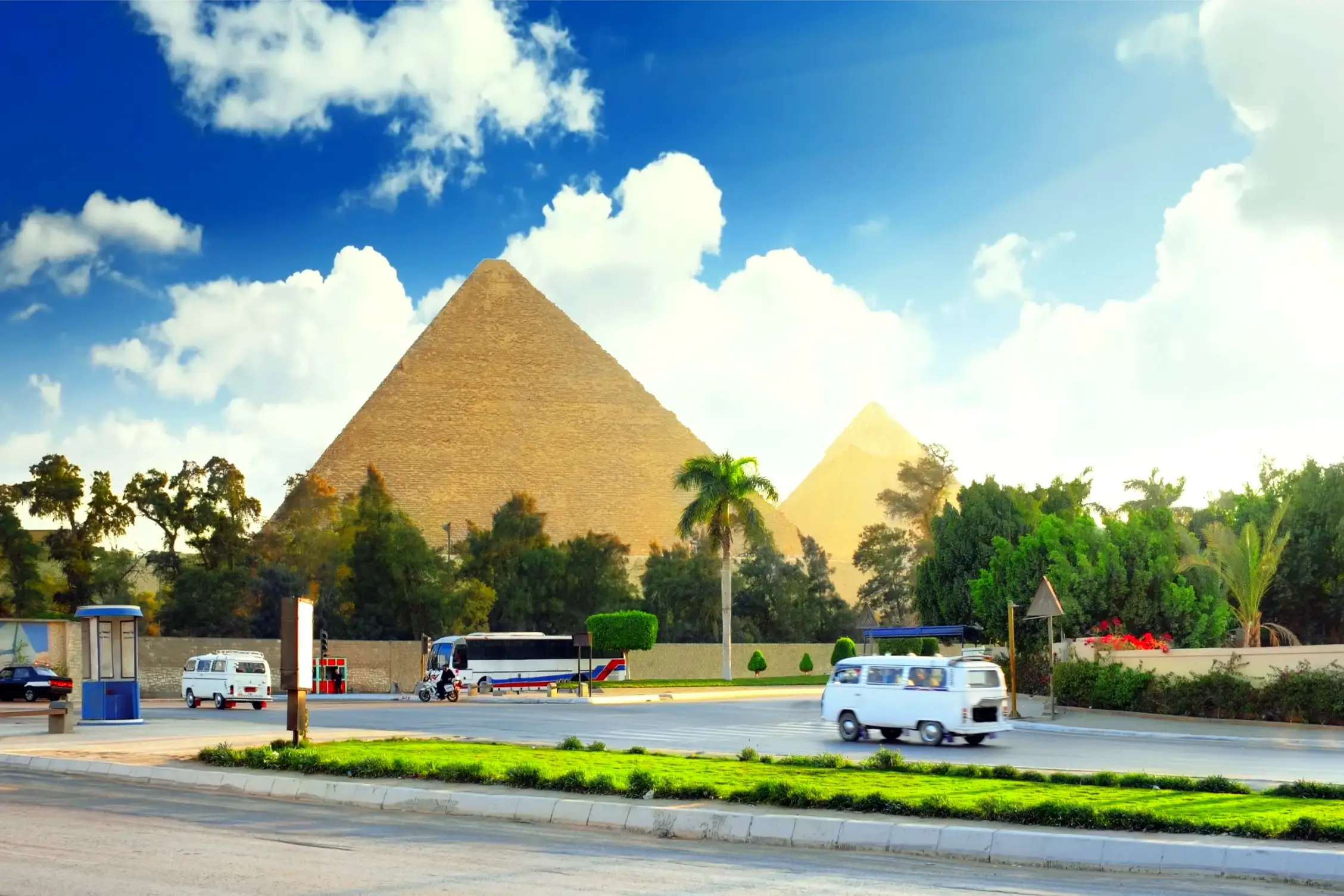ancient great pyramids in cairo egypt