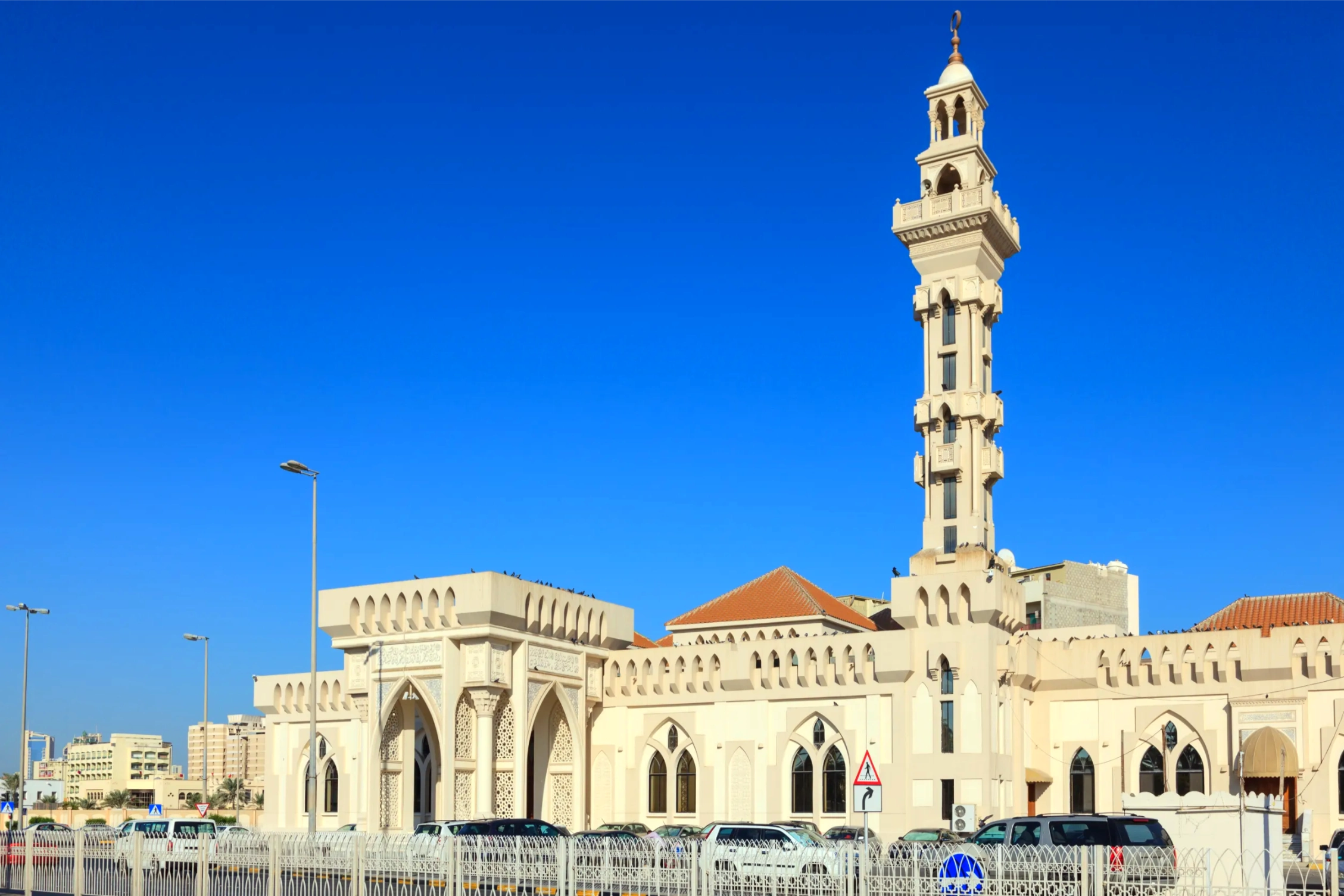 gudaibiya mosque in manama bahrain