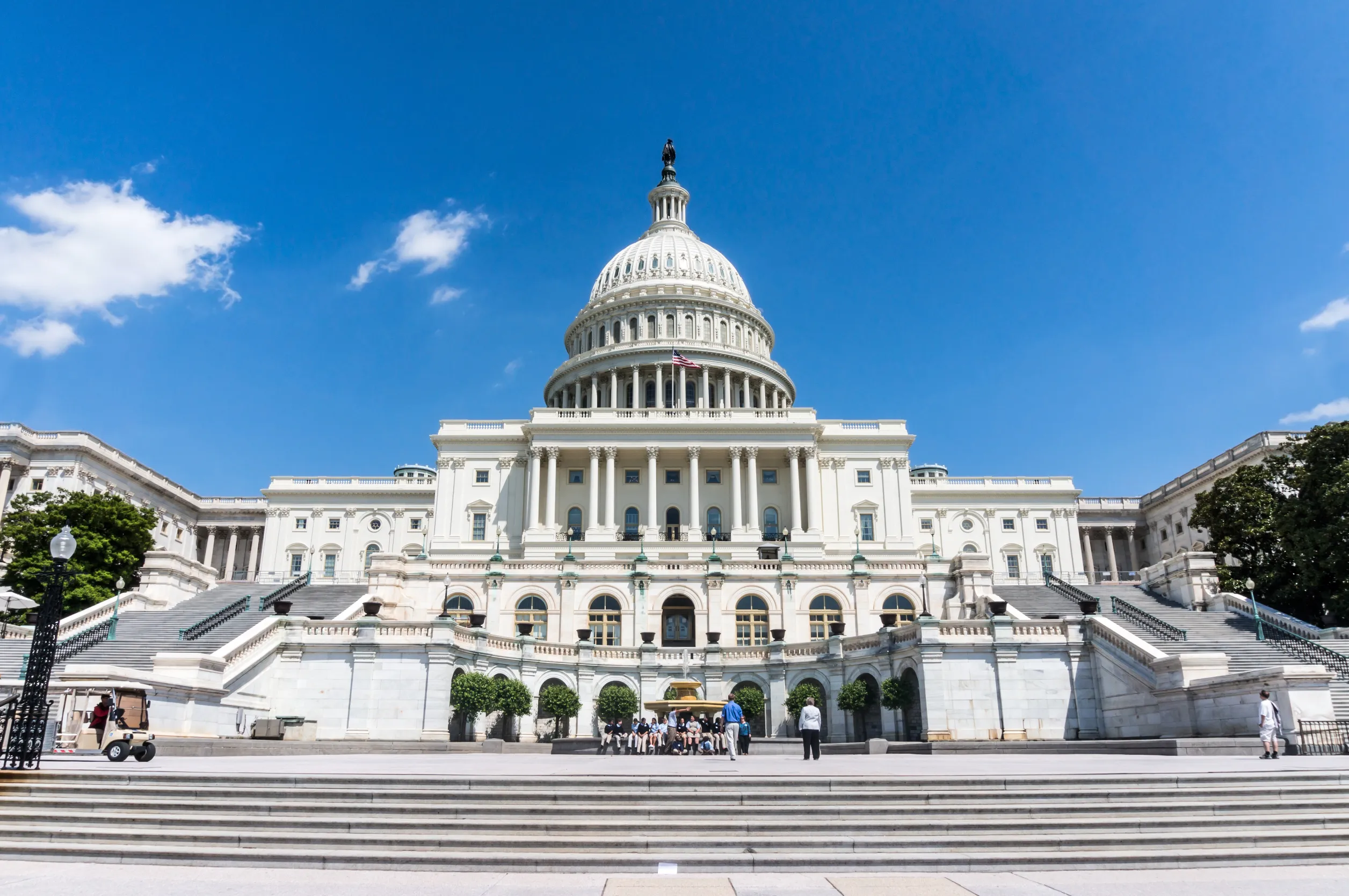 horizontal shot of the capitol in washington dc