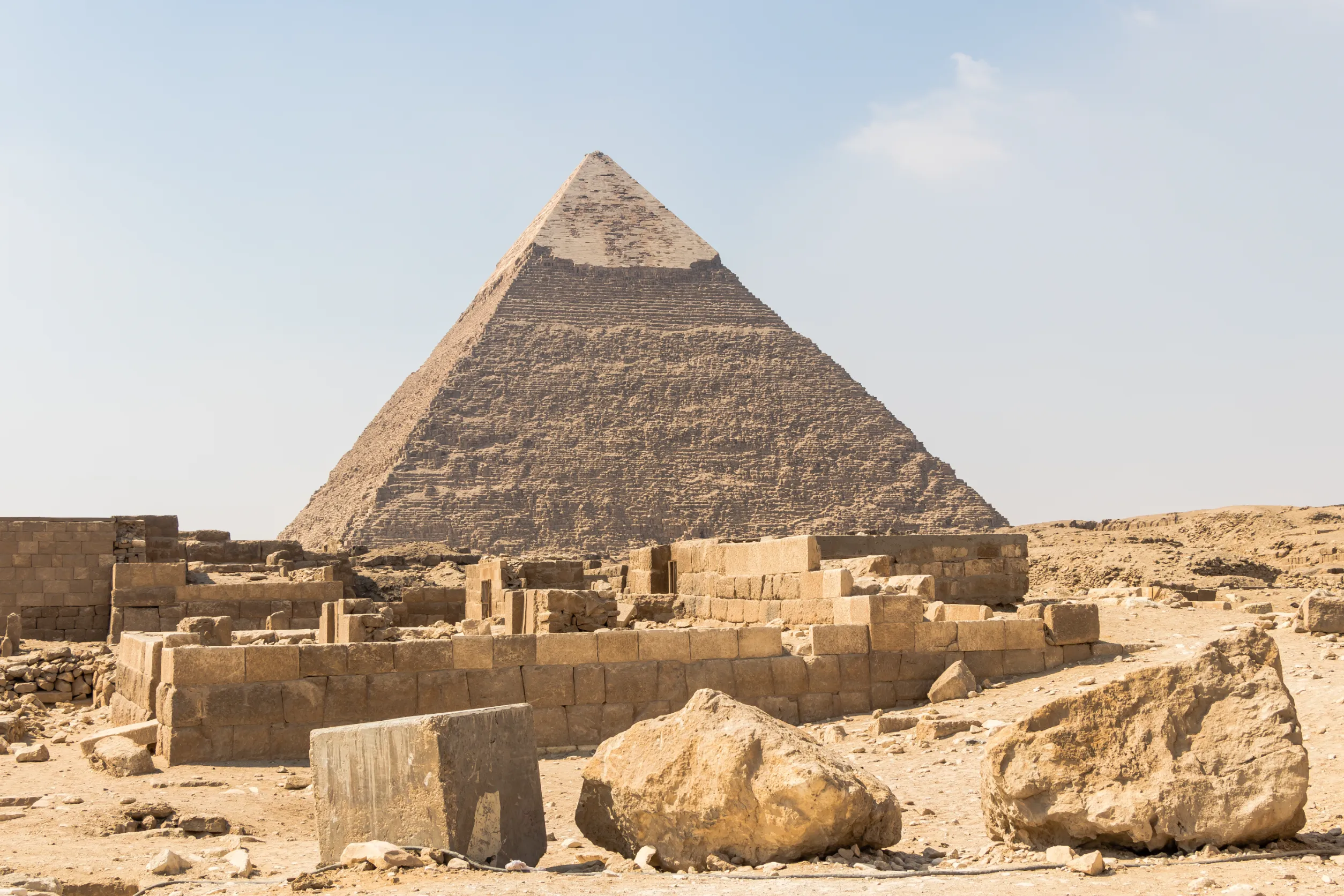 pyramid of khafre at giza egypt