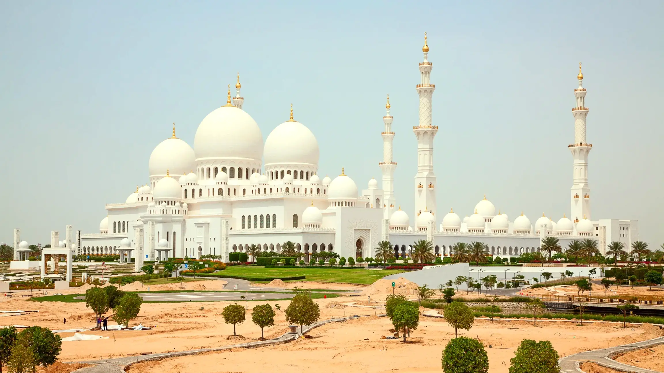 sheikh zayed mosque in abu dhabi united arab emirates sheikh zayed mosque in abu dhabi united arab emirates