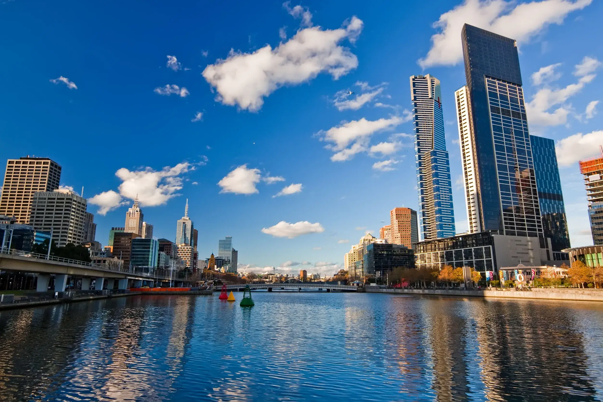 skyscrapers on yarra river melbourne