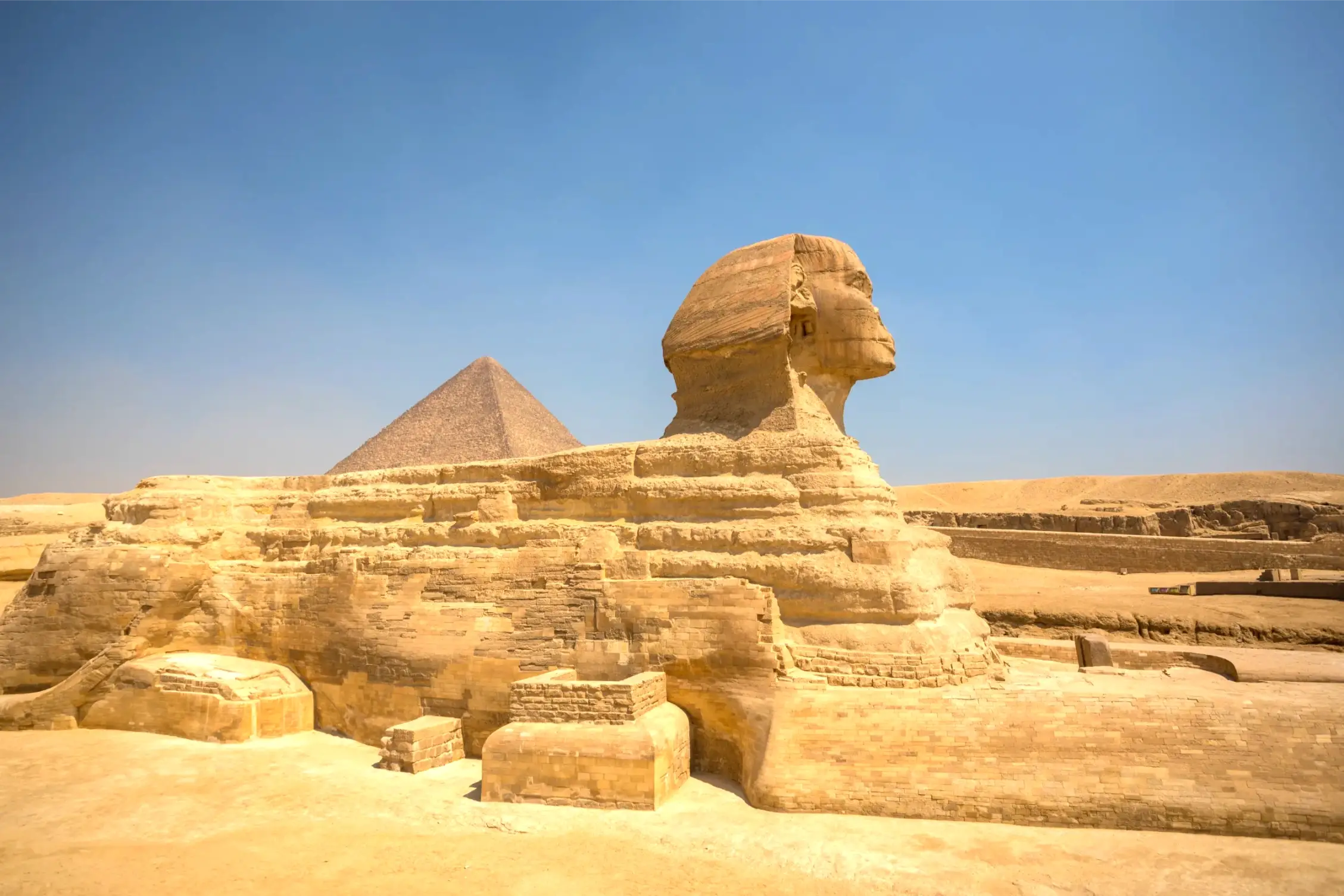 sphinx and great pyramids at giza cairo egypt