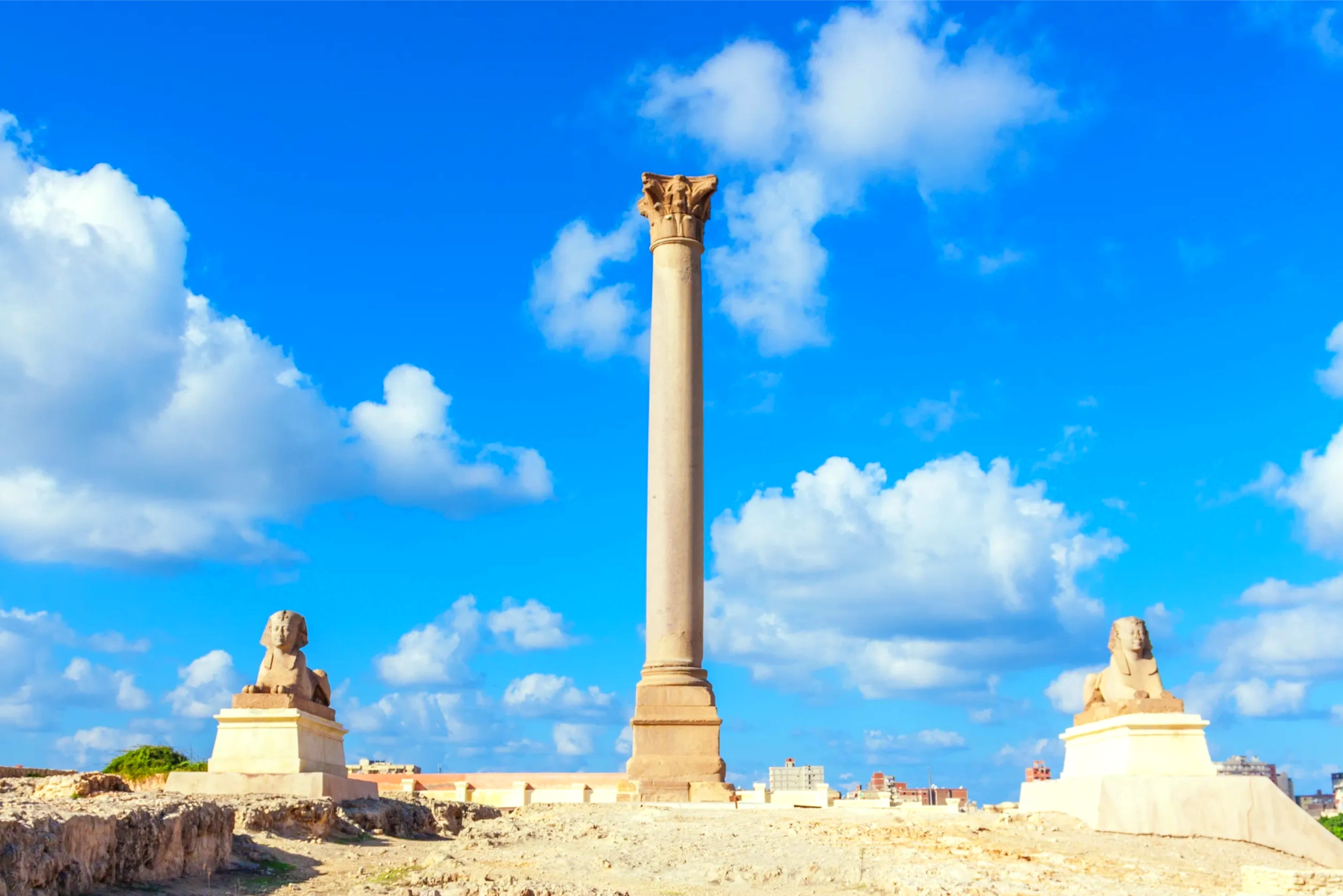 the pompey pillar monument in alexandria egypt