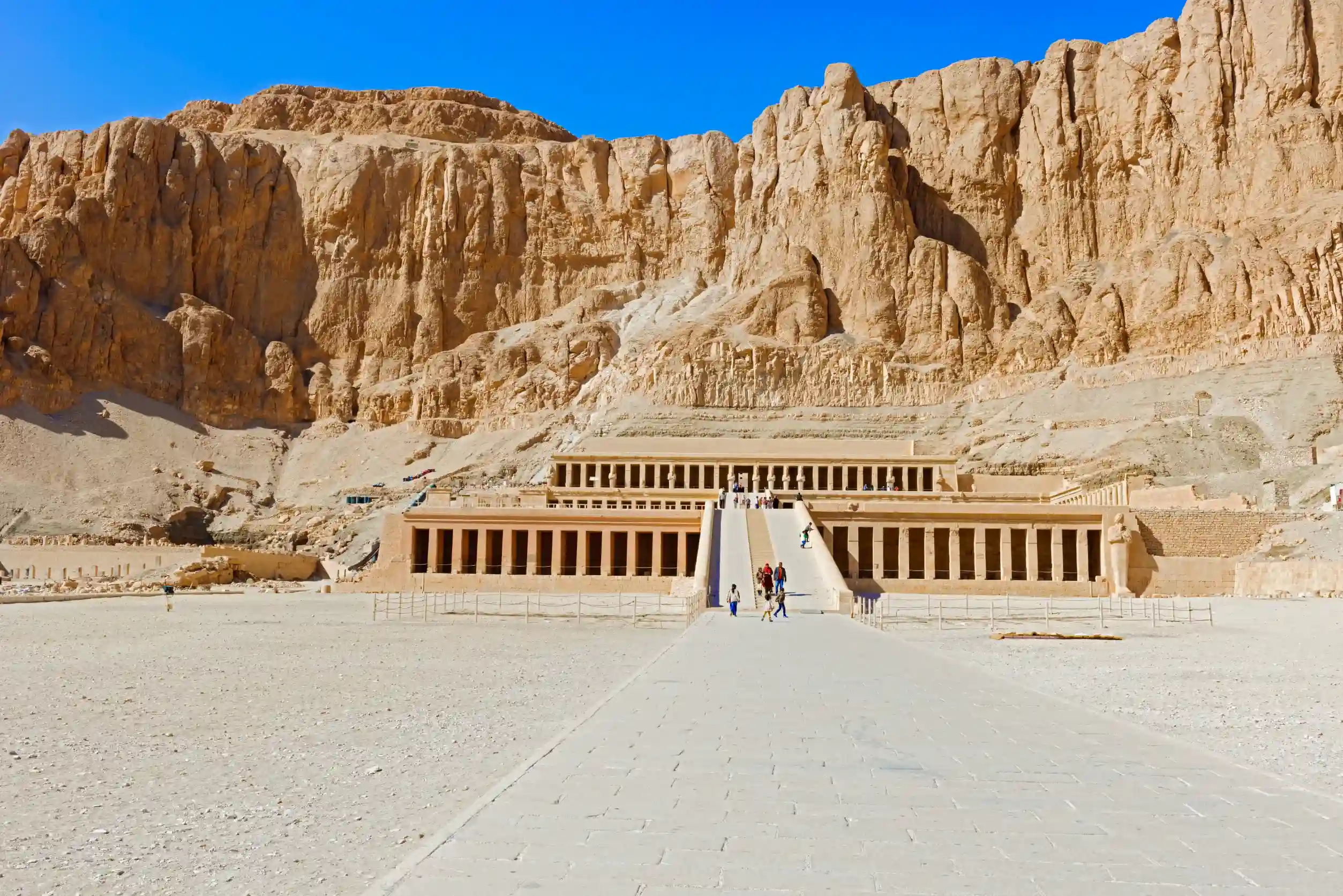 visiting the temple of hatshepsut in egypt
