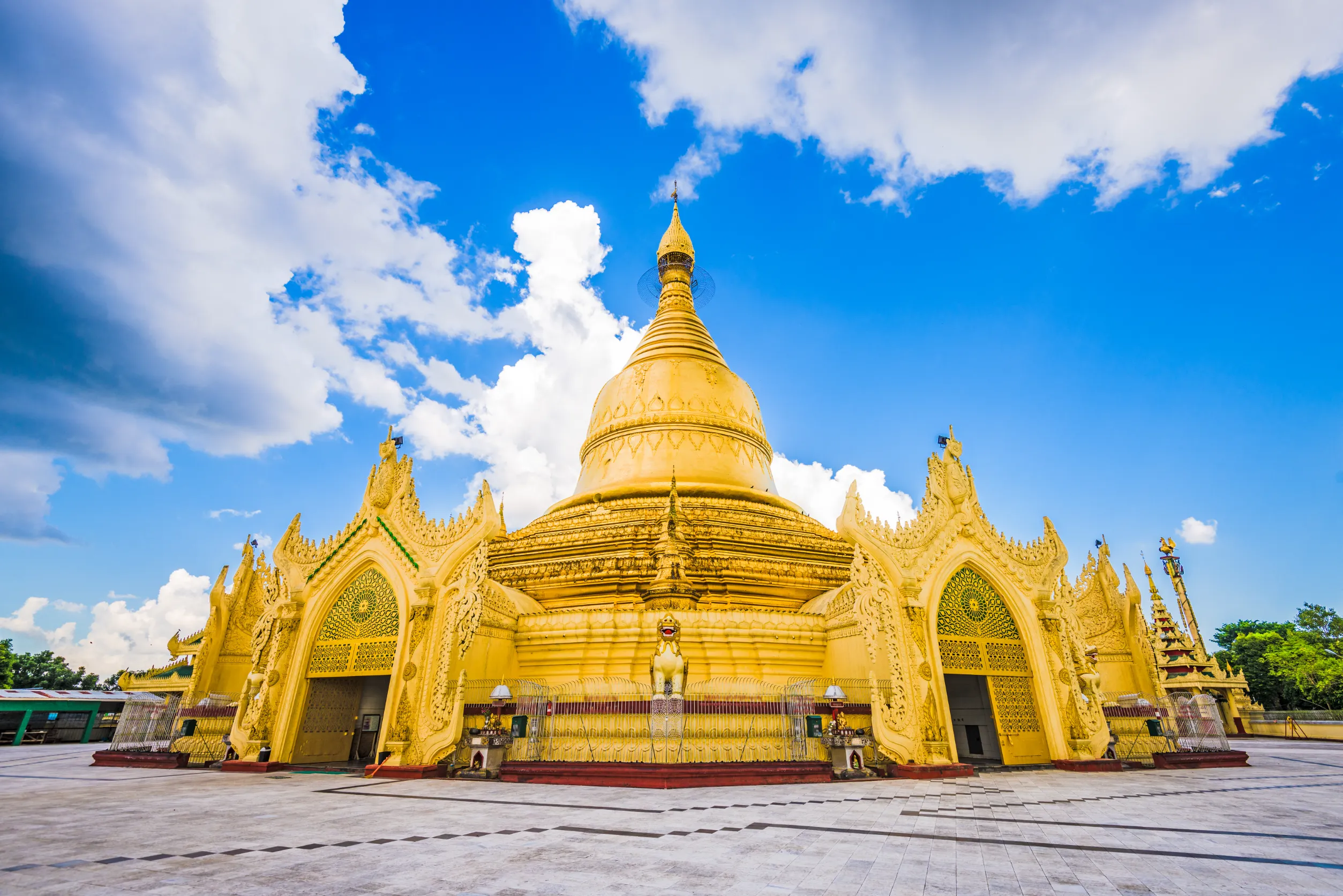 yangon myanmar at maha wizaya pagoda